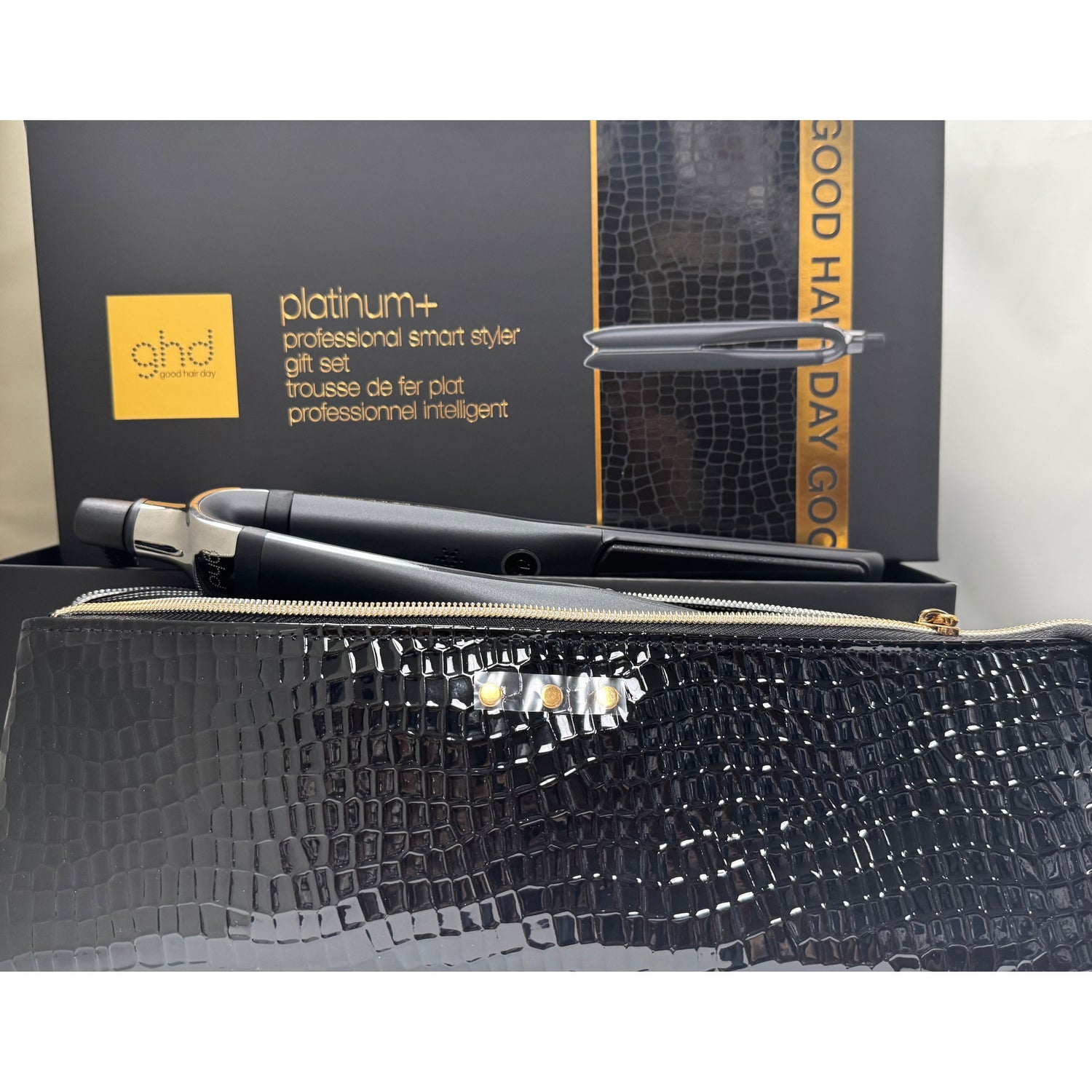 ghd Platinum Core Gift Set includes: Bag & Brush
