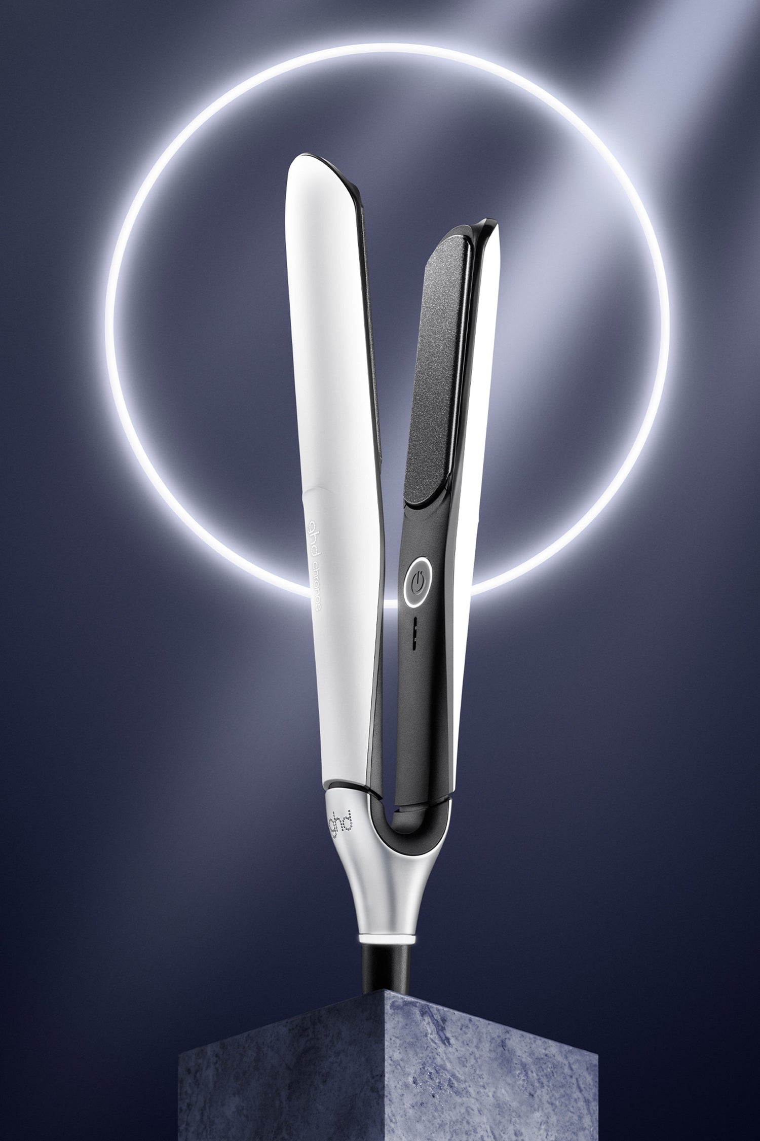 ghd Chronos white styler under ring light